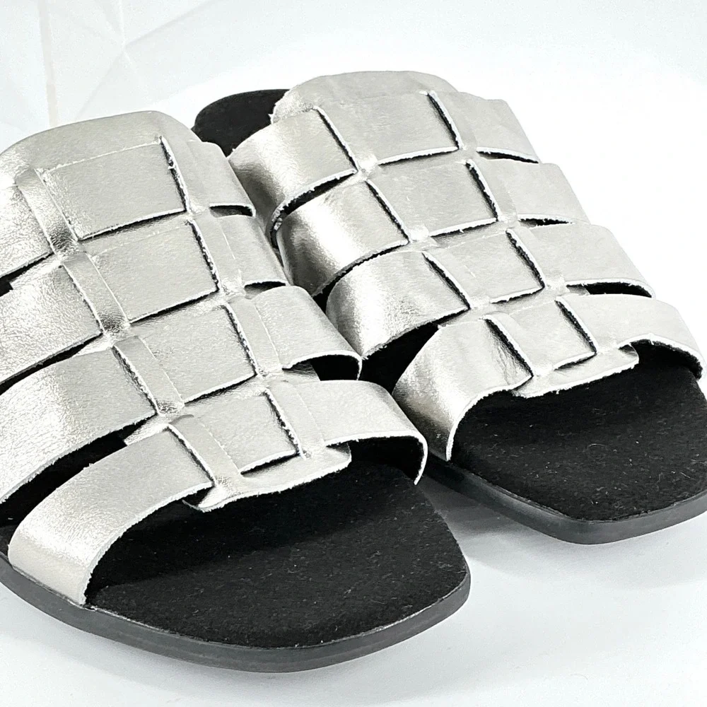 Munro Size 7.5 Wide 7.5W Silver Leather Strappy Slide Sandals NEW Carrera $175